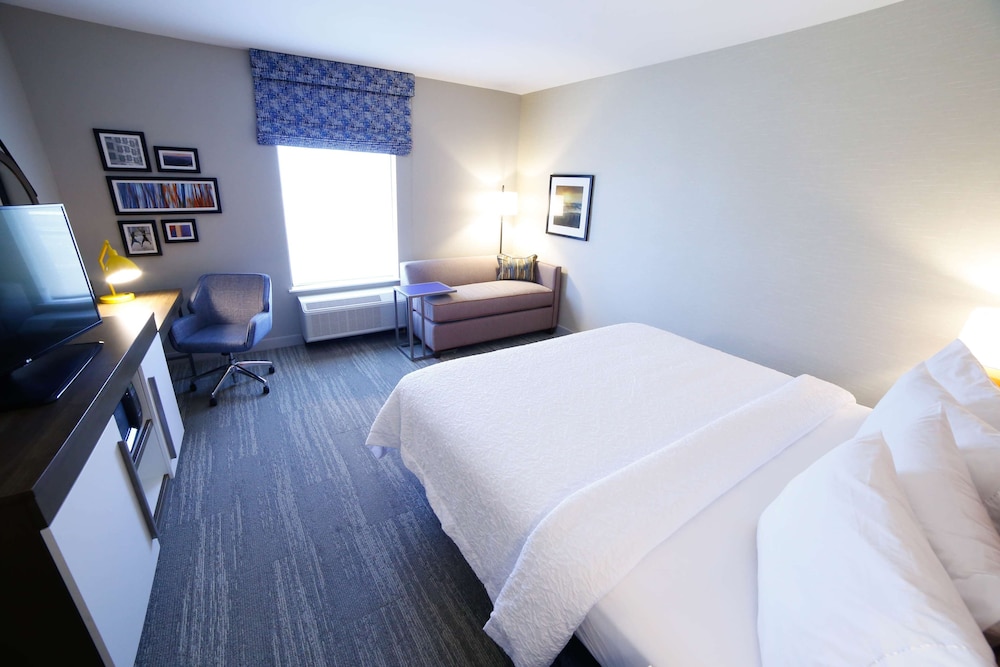 Hampton Inn & Suites Forest City - photo 9
