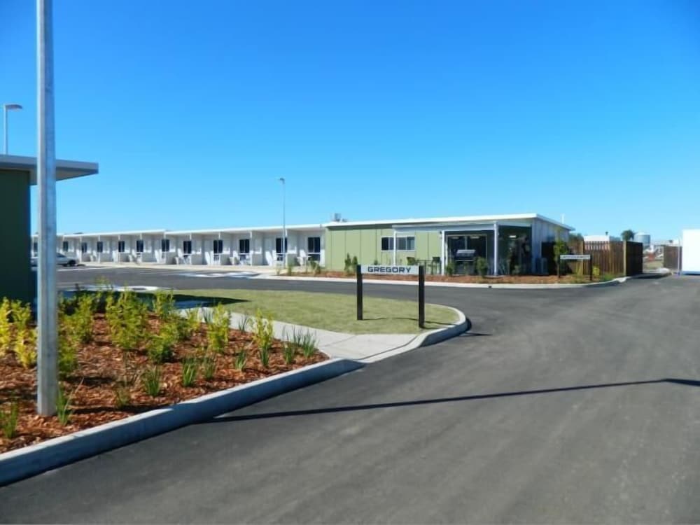 Dooleys Capella Tavern and Motel — 4-Star Luxury Hotel in Capella, Australia