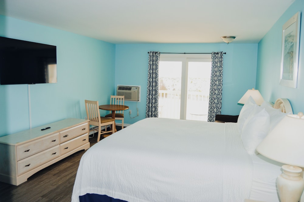 Drifting Sands Oceanfront Hotel - photo 10