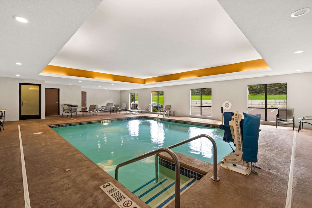 Comfort Suites Hudson I 94 - photo 18