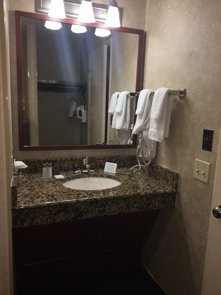 Red Roof Inn & Suites Newport News - photo 13