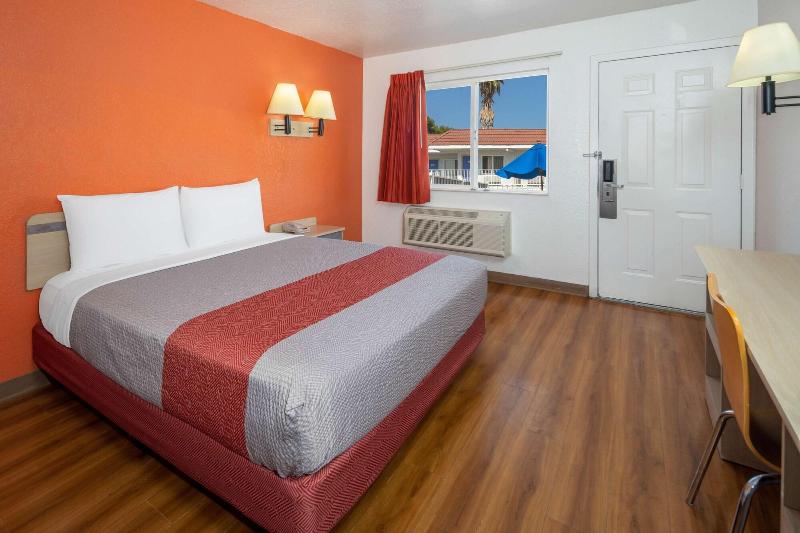Motel 6 Sepulveda CA Los Angeles Van Nuys N - photo 21
