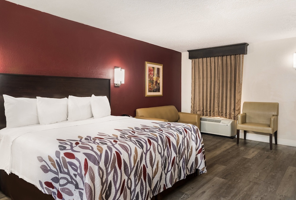 Red Roof Inn Tupelo - photo 13