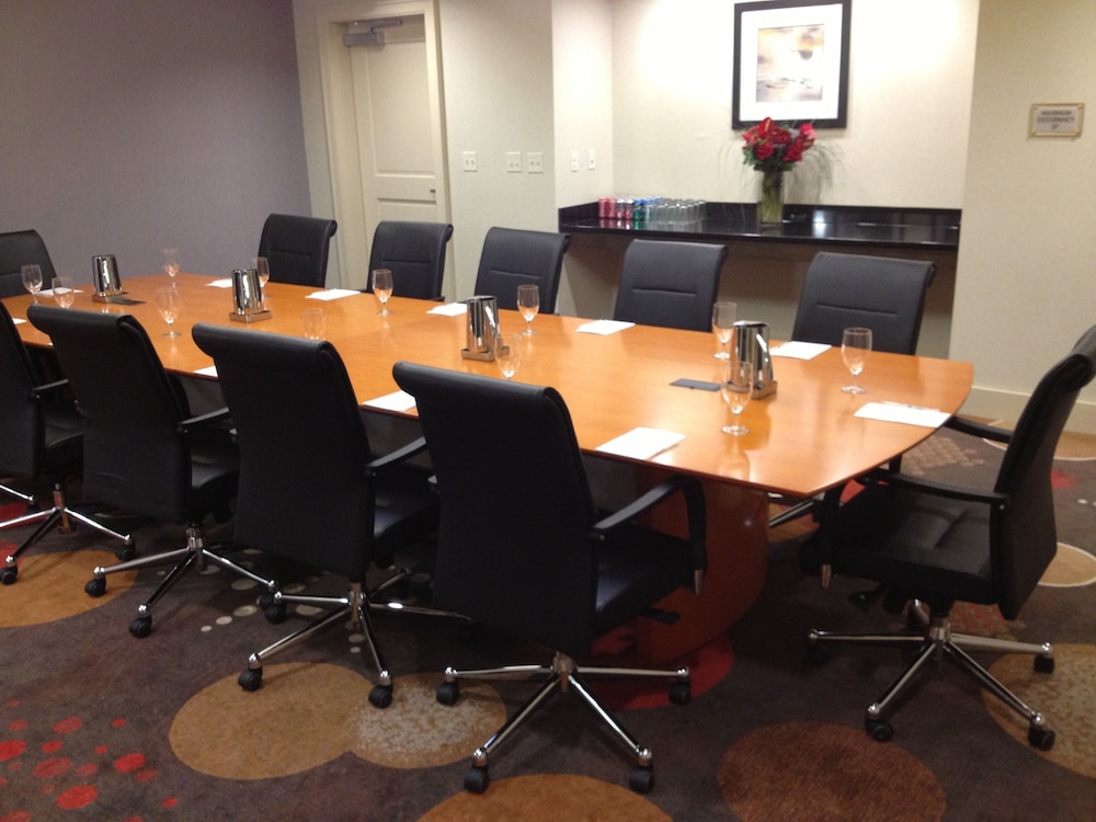 Embassy Suites Newark Airport - photo 42
