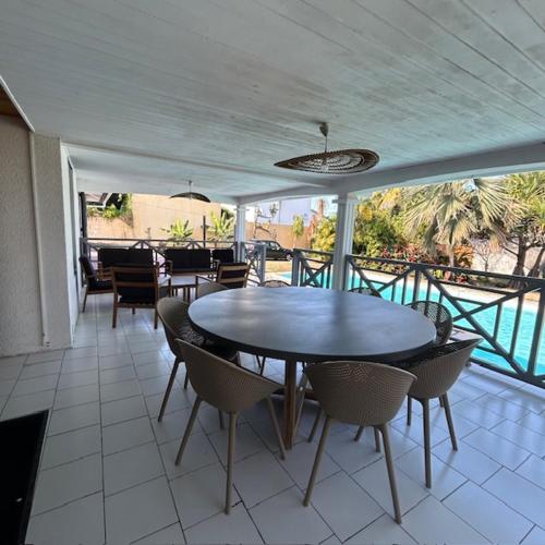 Grande villa familiale avec piscine entre mer et montagne — 4-Star Luxury Hotel in Saint-Louis, Réunion