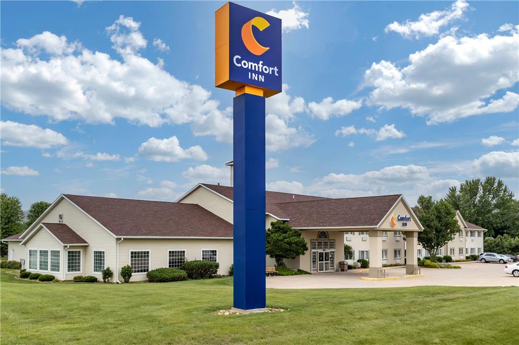Comfort Inn Dyersville Near Field of Dreams - photo 2