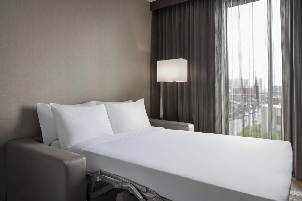 AC Hotel Louisville Downtown - photo 18