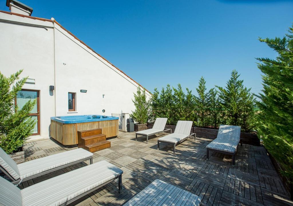 Agriturismo Delizia d'Este — 4-Star Luxury Hotel in Francolino, Italy