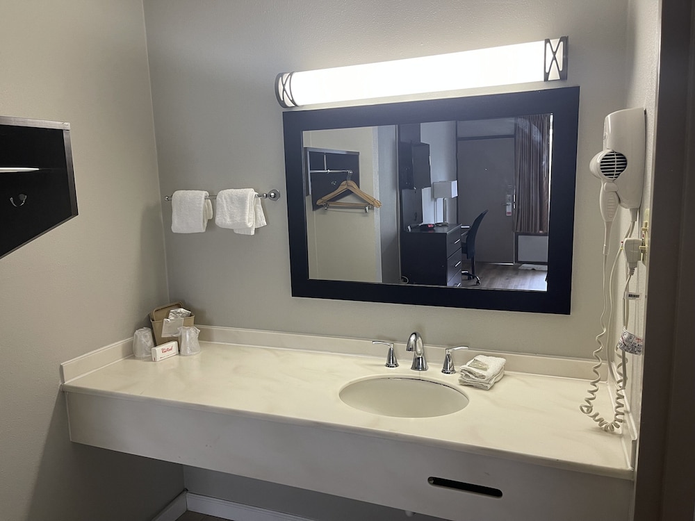 Red Roof Inn Clearfield - photo 30