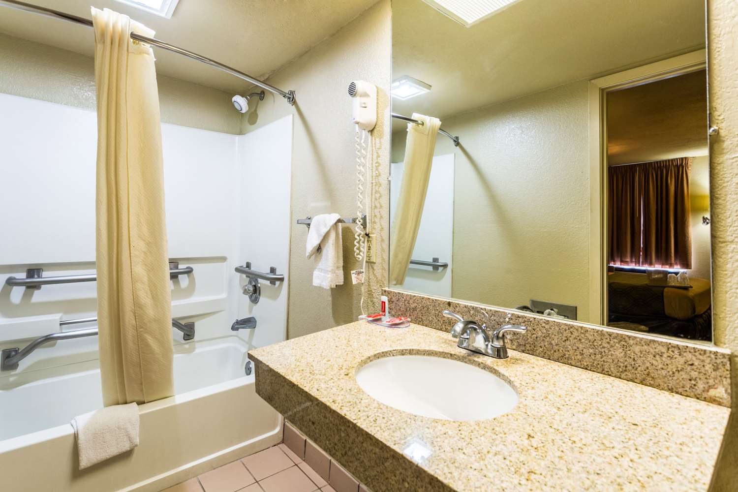Econo Lodge Homewood Birmingham - photo 33
