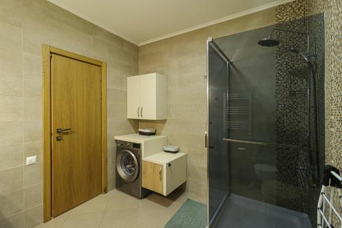 Central and Comfy Tbilisi 1BR Apartment by Wehost