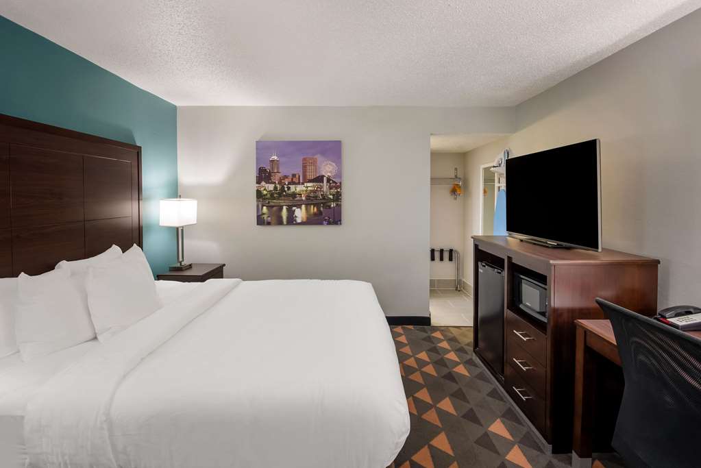 Clarion Pointe Indianapolis Northeast - photo 19