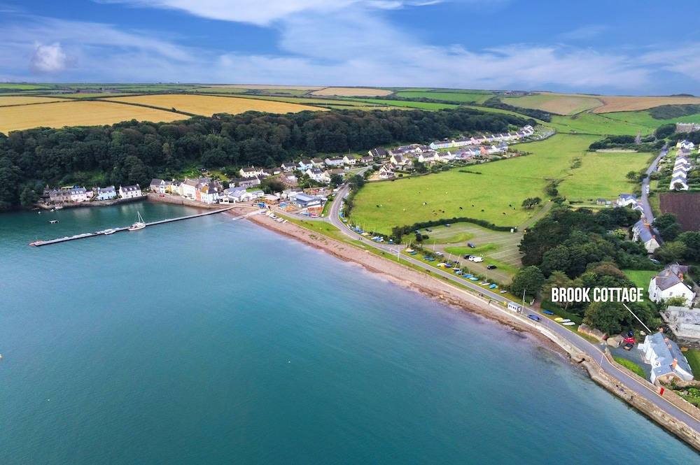 Brook Cottage 1 Bedroom Cottage Dale — 4-Star Luxury Hotel in Haverfordwest, United Kingdom