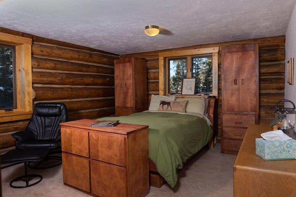 Silver Gate Lodging - photo 16