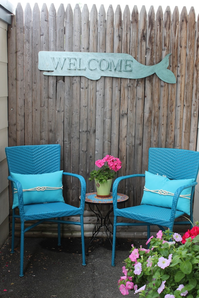 Town & Beach Motel - photo 31