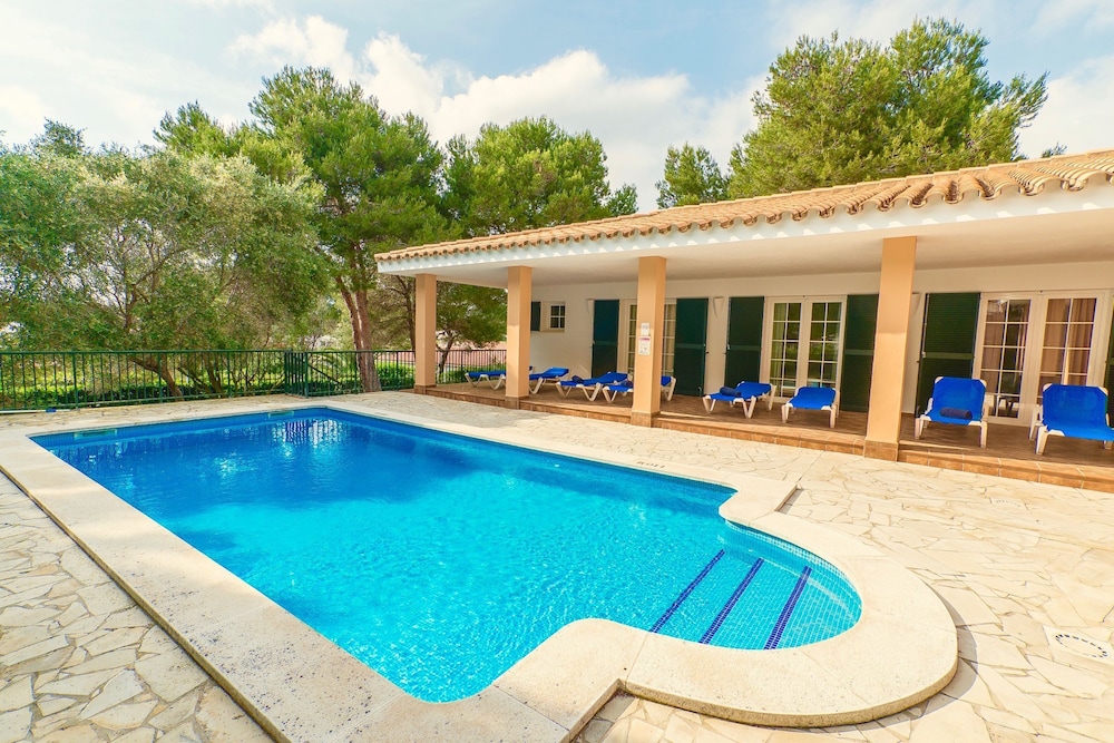 Aquamarina — 4-Star Luxury Hotel in Sant Lluis, Spain