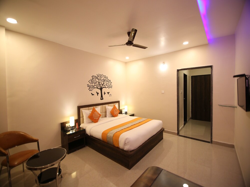 Oyo 9130 Zion — Raipur