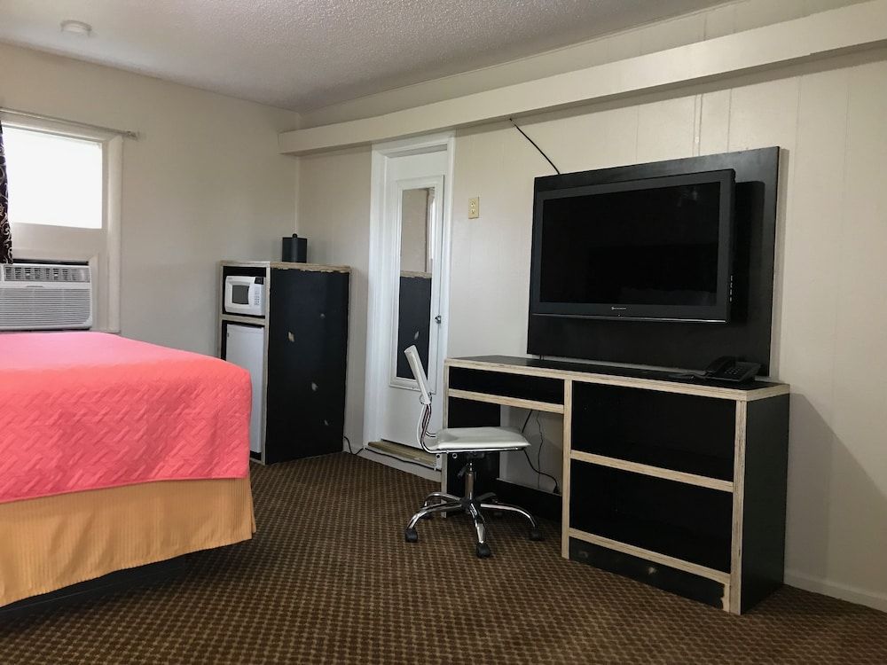 Laci's Country Inn - photo 2