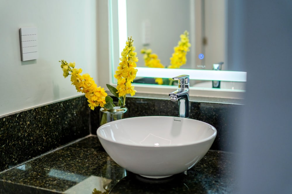 Bathroom sink
