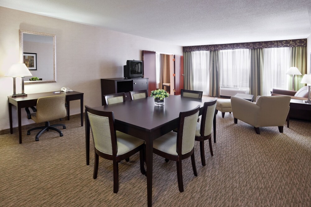 Holiday Inn Express Hotel & Suites Cleveland Streetsboro by IHG - photo 11