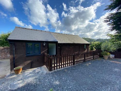 Robyns Nest self catering cottage — 4-Star Luxury Hotel in Welshpool, United Kingdom