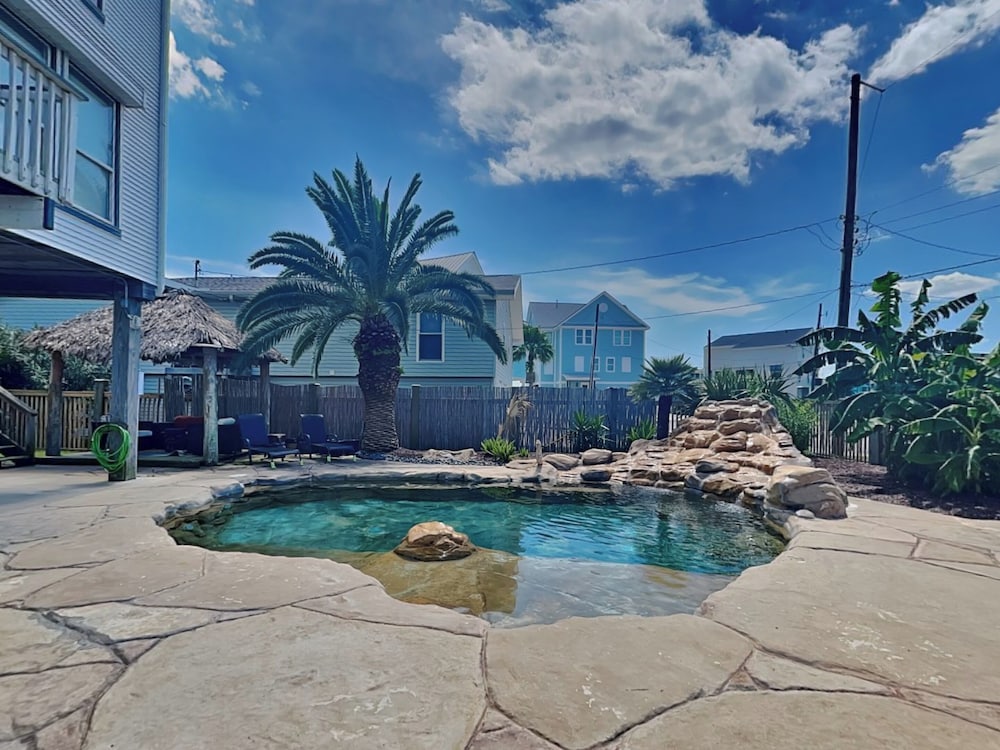 Tiki Lagoon by Ryson Vacation Rentals — 4-Star Luxury Hotel in Galveston, United States
