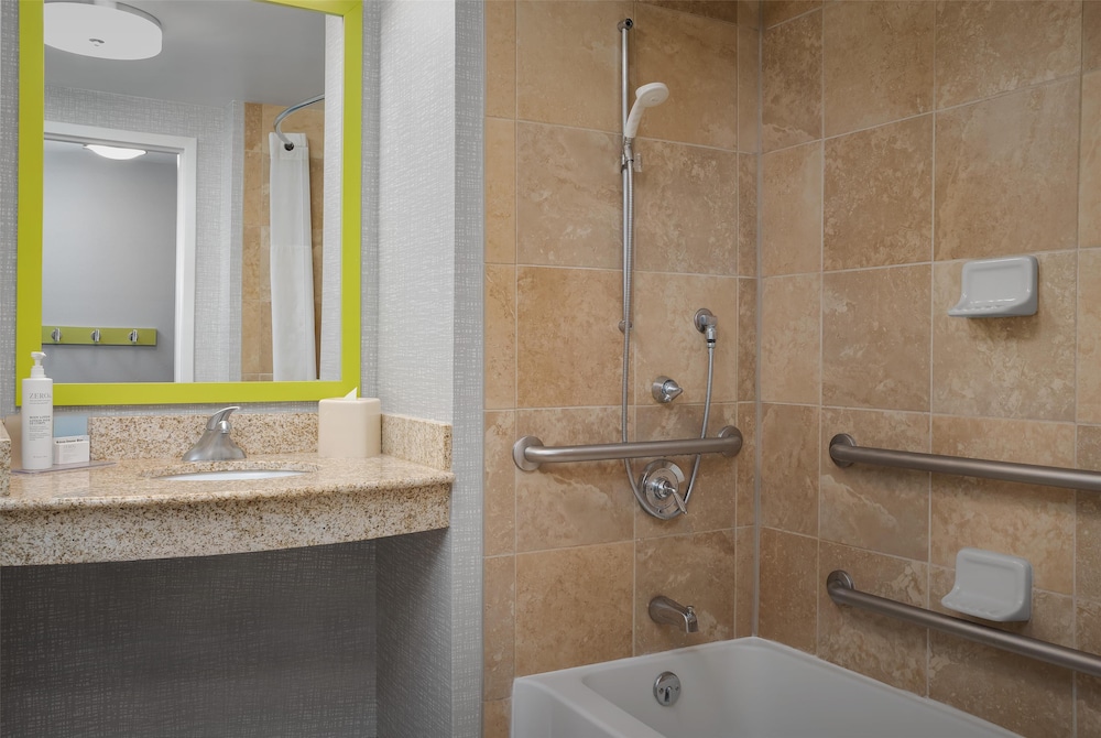 Hampton Inn & Suites Omaha Downtown - photo 24