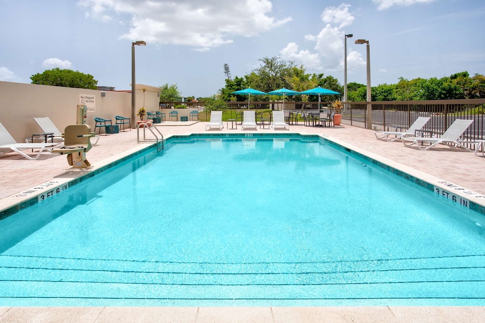 Hampton Inn & Suites Cape Coral Fort Myers Area FL - photo 33