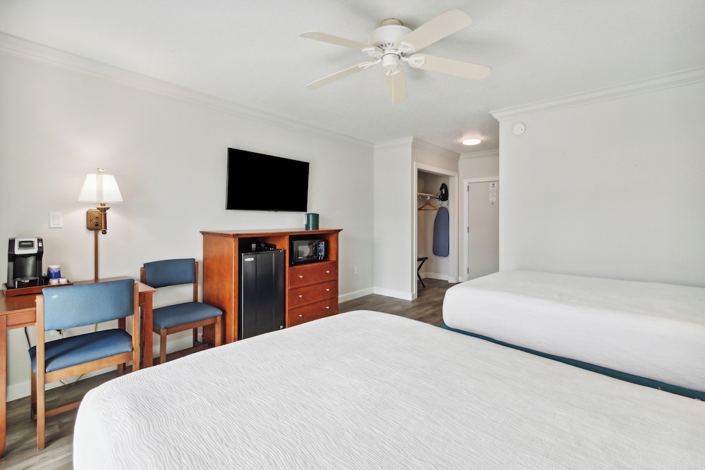 Seahorse Oceanfront Inn - photo 10