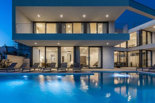 Attractive Rogoznica Villa 5 Bedrooms Villa Precious Amazing Sea Views — 4-Star Luxury Hotel in Rogoznica, Croatia