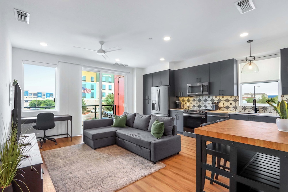Creekside Modern Condo for 4 — 4-Star Luxury Hotel in New Braunfels, United States