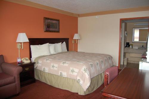 Executive Inn and Suites Springdale - photo 33