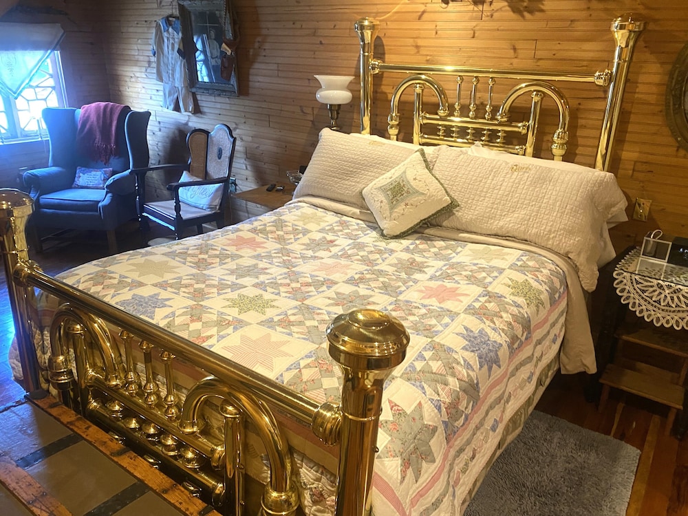 The Queen A Victorian Bed & Breakfast - photo 23