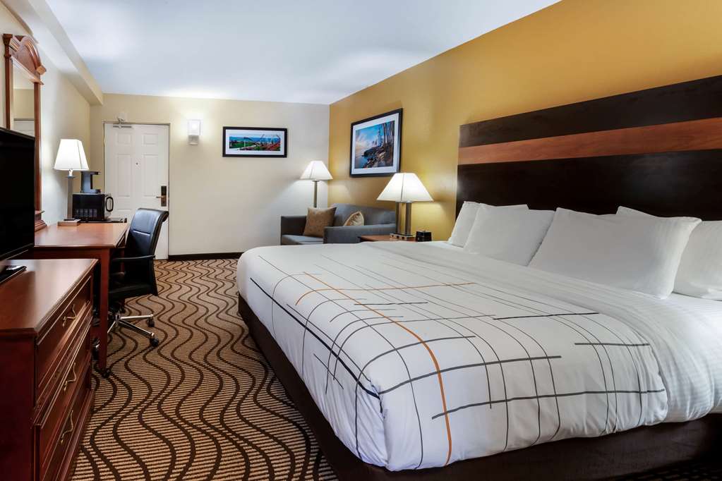 La Quinta Inn by Wyndham Sandusky near Cedar Point - photo 25