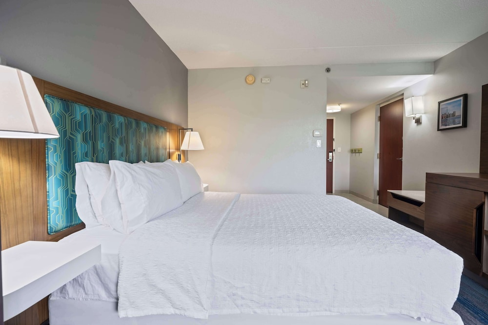 Hampton Inn Ridgefield Park - photo 24