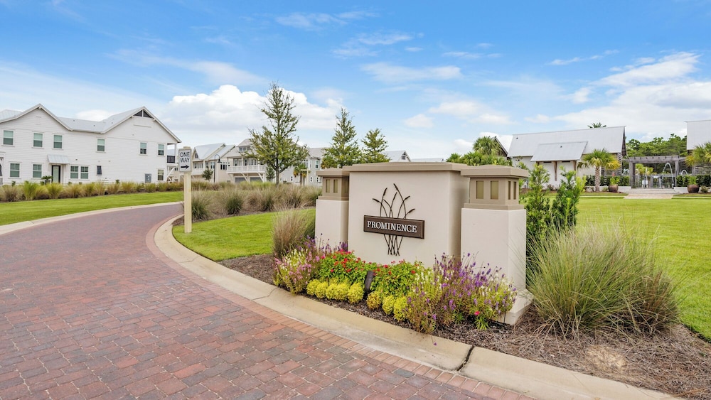 Modern Comfort Resort Style Pool: Perfect Prominence Location for 10 - photo 33