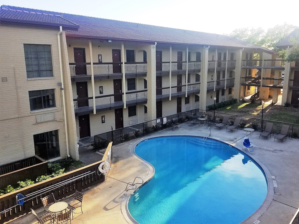 South Houston Inn & Suites Hobby Airport I 45 - photo 10