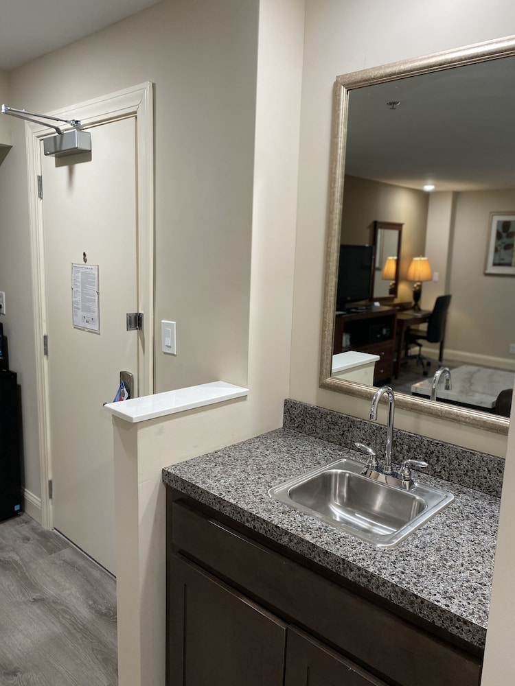 Clayton Plaza Hotel & Extended Stay - photo 11