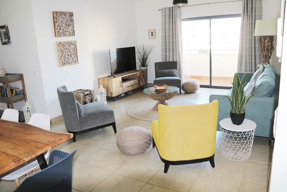 3 bedroom Apartment With Pool Gym & Jacuzzi — 4-Star Luxury Hotel in Lagos, Portugal