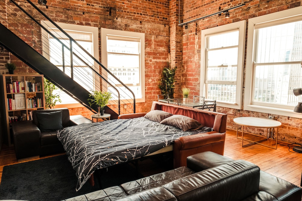 Crashpad On Main Street - photo 17