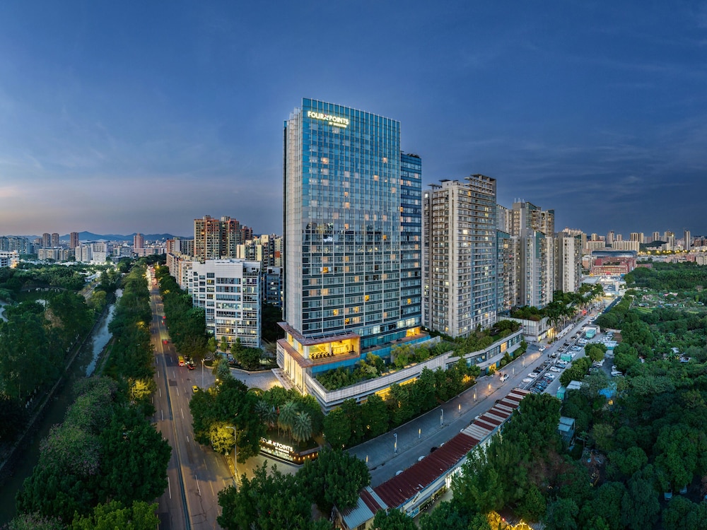 Four Points by Sheraton Guangzhou Financial City Tianhe — 4-Star Luxury Hotel in Guangzhou, People's Republic of China