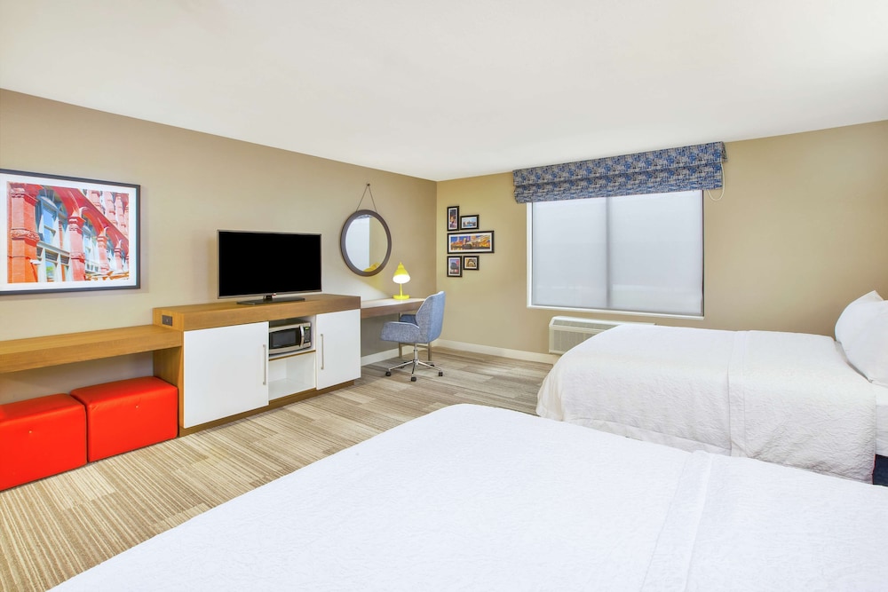 Hampton Inn & Suites Oakwood Village Cleveland - photo 5