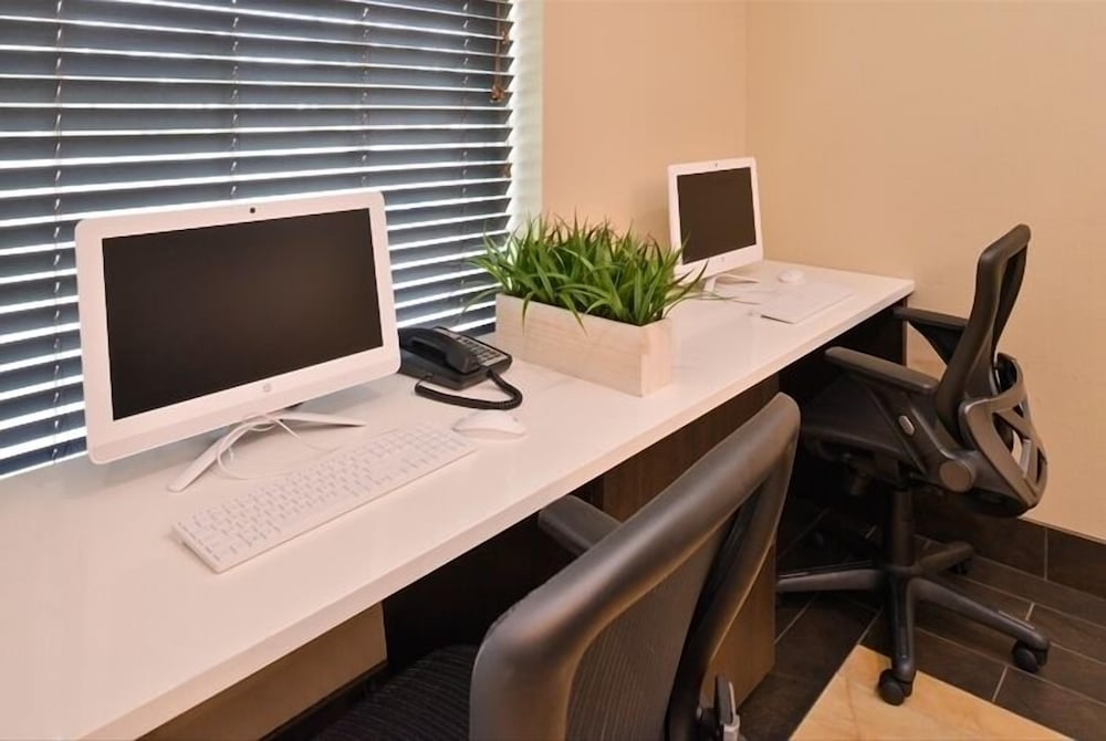 Candlewood Suites Austin Airport - photo 43