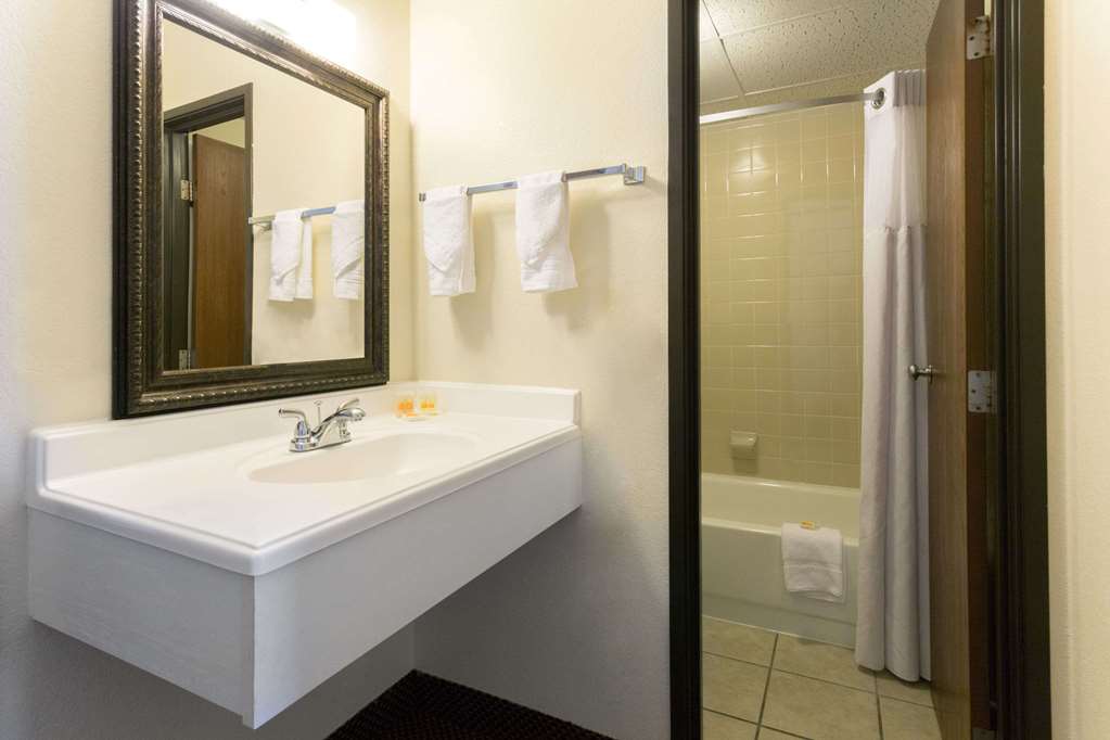 Days Inn by Wyndham Fort Collins - photo 12