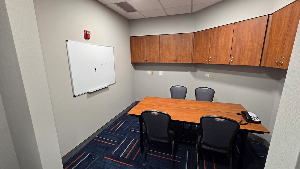 Hampton Inn & Suites Chicago Deer Park - photo 60