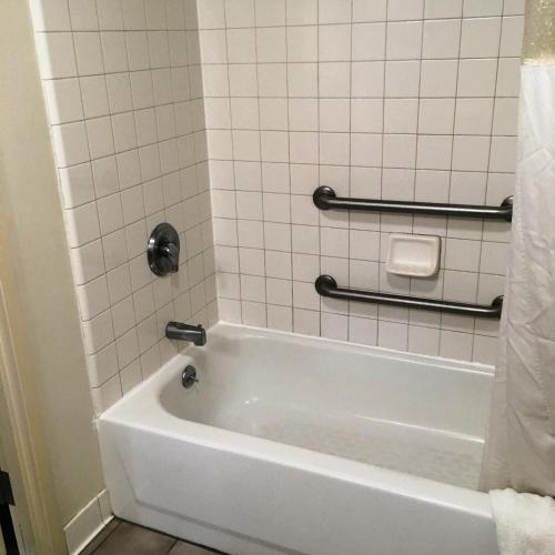 President Inn & Suites - photo 23