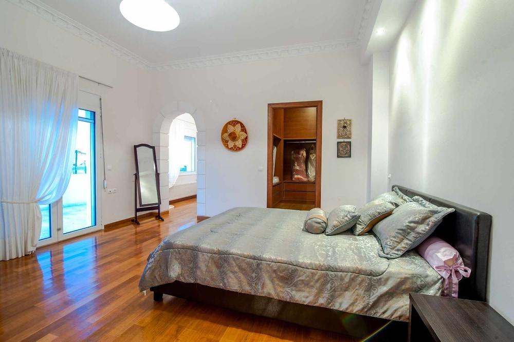 Villa Aphrodite with sea & mountain view — 4-Star Luxury Hotel in Chania, Greece