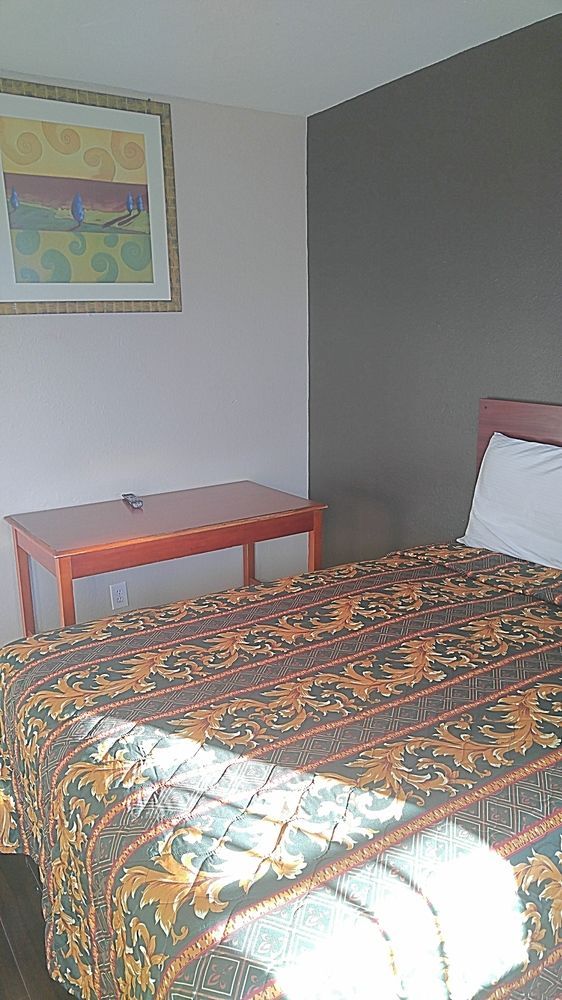 Ec Motel - photo 21