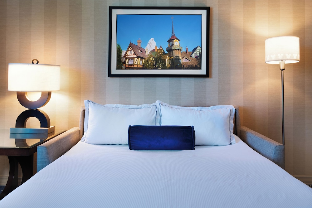 Disneyland Hotel - photo 7