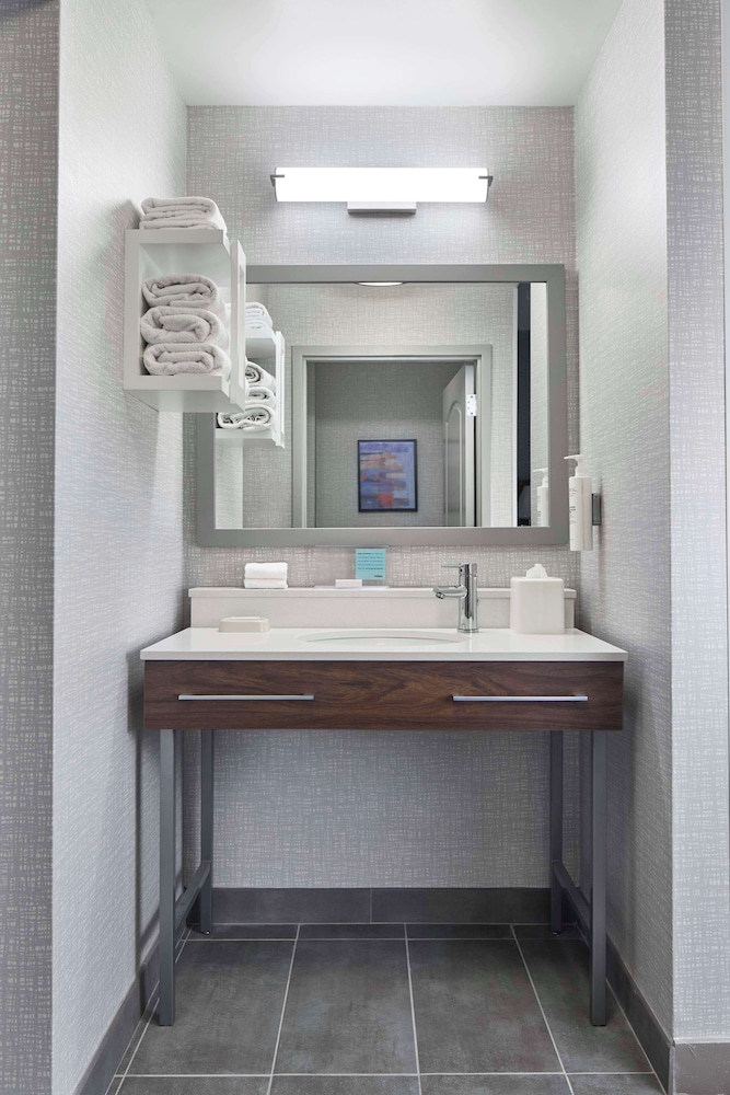Hampton Inn & Suites Saratoga Springs Downtown - photo 57